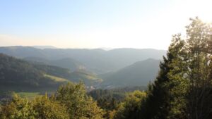 Dieses Bild zeigt eine Webcam-Aufnahme vom Achertal, aufgenommen am Dienstag, den 06.10.2026 um 18:00 Uhr. Die Temperatur betrug 24.4°C.