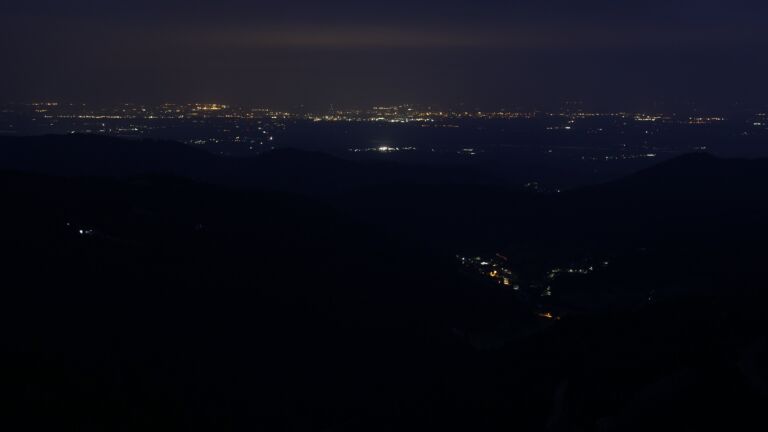 Dieses Bild zeigt eine Webcam-Aufnahme vom Achertal, aufgenommen am Mittwoch, den 20.08.2025 um 05:40 Uhr. Die Temperatur betrug 14.9°C.