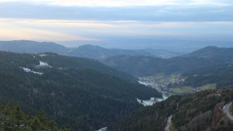 Dieses Bild zeigt eine Webcam-Aufnahme vom Achertal, aufgenommen am Mittwoch, den 19.11.2025 um 16:10 Uhr. Die Temperatur betrug -1.1°C.