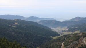 Dieses Bild zeigt eine Webcam-Aufnahme vom Achertal, aufgenommen am Samstag, den 20.12.2025 um 14:30 Uhr. Die Temperatur betrug 9.8°C.