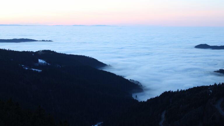 Dieses Bild zeigt eine Webcam-Aufnahme vom Achertal, aufgenommen am Montag, den 19.01.2026 um 17:20 Uhr. Die Temperatur betrug 7°C.