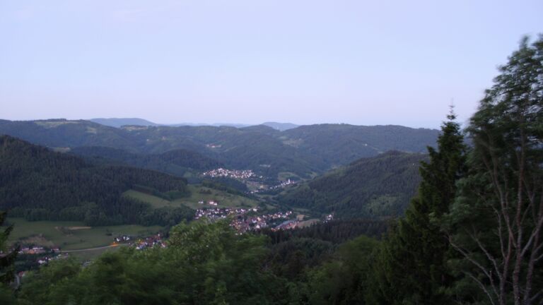 Dieses Bild zeigt eine Webcam-Aufnahme vom Achertal, aufgenommen am Freitag, den 22.05.2026 um 05:10 Uhr. Die Temperatur betrug 15.4°C.