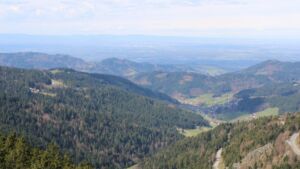 Dieses Bild zeigt eine Webcam-Aufnahme vom Achertal, aufgenommen am Sonntag, den 05.04.2026 um 12:30 Uhr. Die Temperatur betrug 13.1°C.