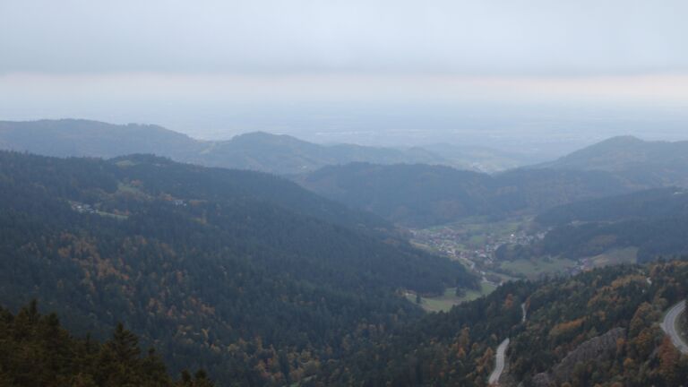Dieses Bild zeigt eine Webcam-Aufnahme vom Achertal, aufgenommen am Montag, den 13.10.2025 um 18:30 Uhr. Die Temperatur betrug 6.1°C.