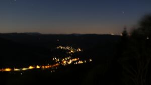 Dieses Bild zeigt eine Webcam-Aufnahme vom Achertal, aufgenommen am Dienstag, den 28.07.2026 um 22:40 Uhr. Die Temperatur betrug 23.5°C.