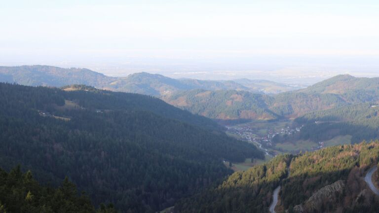 Dieses Bild zeigt eine Webcam-Aufnahme vom Achertal, aufgenommen am Donnerstag, den 18.12.2025 um 09:40 Uhr. Die Temperatur betrug 6.2°C.