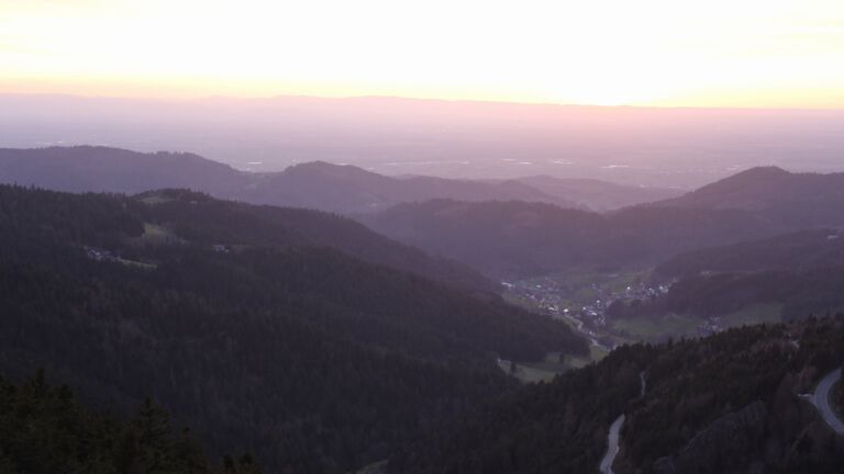 Dieses Bild zeigt eine Webcam-Aufnahme vom Achertal, aufgenommen am Montag, den 06.04.2026 um 20:10 Uhr. Die Temperatur betrug 10.1°C.