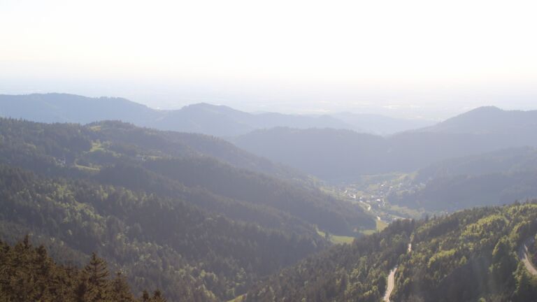 Dieses Bild zeigt eine Webcam-Aufnahme vom Achertal, aufgenommen am Samstag, den 10.05.2025 um 19:30 Uhr. Die Temperatur betrug 12.8°C.