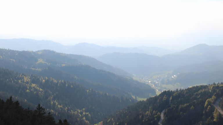 Dieses Bild zeigt eine Webcam-Aufnahme vom Achertal, aufgenommen am Dienstag, den 21.04.2026 um 19:00 Uhr. Die Temperatur betrug 4.2°C.