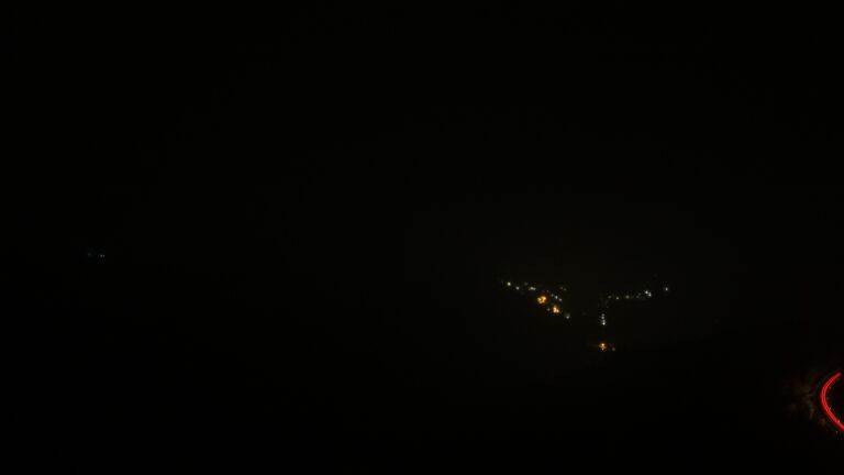 Dieses Bild zeigt eine Webcam-Aufnahme vom Achertal, aufgenommen am Dienstag, den 21.10.2025 um 22:30 Uhr. Die Temperatur betrug 8.1°C.
