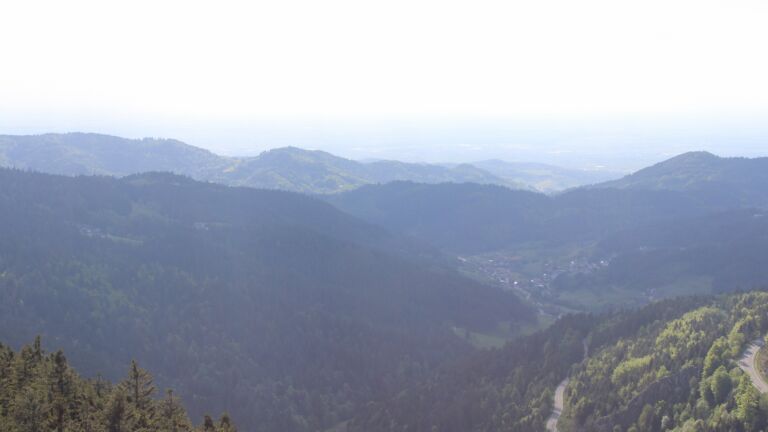 Dieses Bild zeigt eine Webcam-Aufnahme vom Achertal, aufgenommen am Mittwoch, den 07.05.2025 um 17:40 Uhr. Die Temperatur betrug 8.1°C.