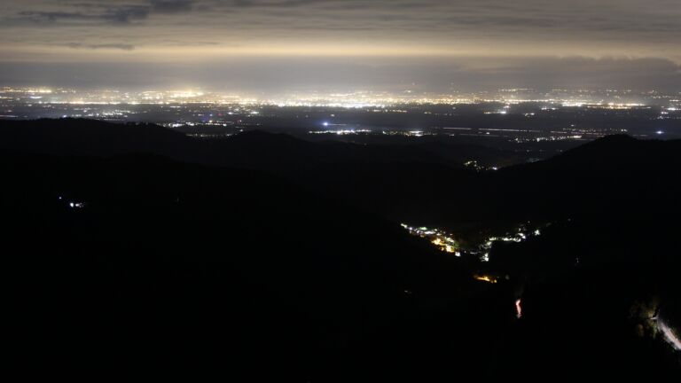 Dieses Bild zeigt eine Webcam-Aufnahme vom Achertal, aufgenommen am Samstag, den 18.10.2025 um 06:30 Uhr. Die Temperatur betrug 4.9°C.