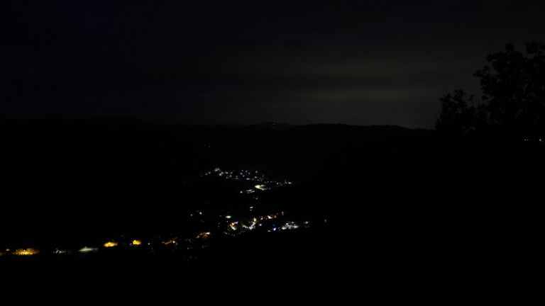 Dieses Bild zeigt eine Webcam-Aufnahme vom Achertal, aufgenommen am Dienstag, den 18.08.2026 um 05:10 Uhr. Die Temperatur betrug 17.1°C.