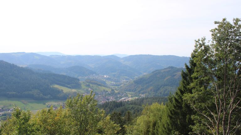 Dieses Bild zeigt eine Webcam-Aufnahme vom Achertal, aufgenommen am Montag, den 28.09.2026 um 13:40 Uhr. Die Temperatur betrug 27.8°C.