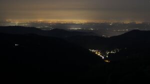 Dieses Bild zeigt eine Webcam-Aufnahme vom Achertal, aufgenommen am Sonntag, den 08.03.2026 um 01:00 Uhr. Die Temperatur betrug 9.4°C.