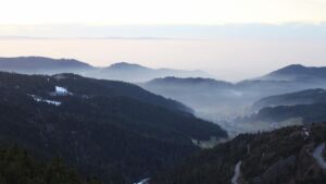 Dieses Bild zeigt eine Webcam-Aufnahme vom Achertal, aufgenommen am Samstag, den 17.01.2026 um 17:00 Uhr. Die Temperatur betrug 5.8°C.