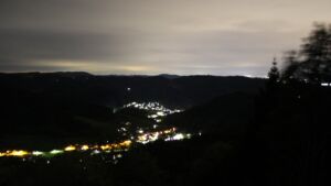 Dieses Bild zeigt eine Webcam-Aufnahme vom Achertal, aufgenommen am Freitag, den 23.10.2026 um 05:00 Uhr. Die Temperatur betrug 9.2°C.
