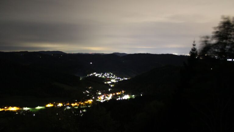 Dieses Bild zeigt eine Webcam-Aufnahme vom Achertal, aufgenommen am Freitag, den 23.10.2026 um 05:00 Uhr. Die Temperatur betrug 9.2°C.