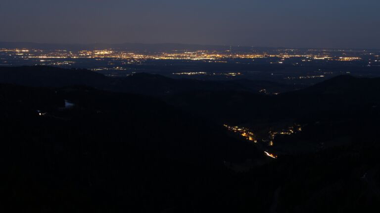 Dieses Bild zeigt eine Webcam-Aufnahme vom Achertal, aufgenommen am Sonntag, den 05.04.2026 um 06:10 Uhr. Die Temperatur betrug 9.9°C.