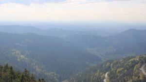 Dieses Bild zeigt eine Webcam-Aufnahme vom Achertal, aufgenommen am Dienstag, den 21.04.2026 um 16:50 Uhr. Die Temperatur betrug 4.9°C.