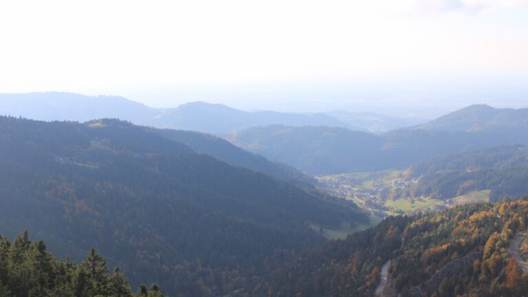 Dieses Bild zeigt eine Webcam-Aufnahme vom Achertal, aufgenommen am Dienstag, den 14.10.2025 um 16:40 Uhr. Die Temperatur betrug 11°C.