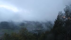 Dieses Bild zeigt eine Webcam-Aufnahme vom Achertal, aufgenommen am Sonntag, den 25.10.2026 um 17:10 Uhr. Die Temperatur betrug 5.7°C.