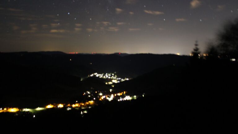 Dieses Bild zeigt eine Webcam-Aufnahme vom Achertal, aufgenommen am Montag, den 13.07.2026 um 03:00 Uhr. Die Temperatur betrug 21.6°C.