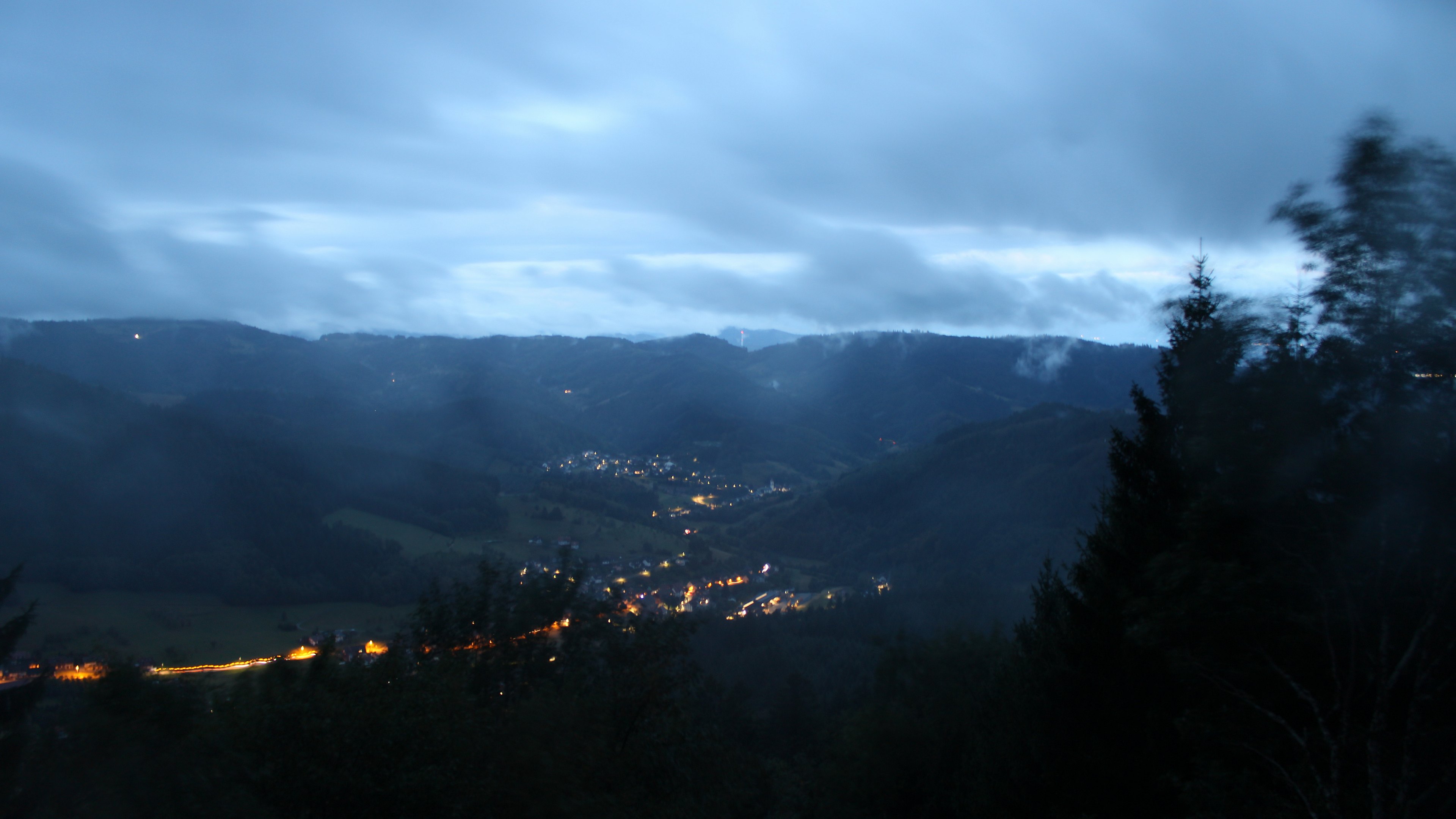 Dieses Bild zeigt eine Webcam-Aufnahme vom Achertal, aufgenommen am Montag, den 31.08.2026 um 06:10 Uhr. Die Temperatur betrug 13.7°C.