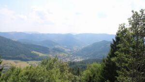 Dieses Bild zeigt eine Webcam-Aufnahme vom Achertal, aufgenommen am Samstag, den 01.08.2026 um 16:20 Uhr. Die Temperatur betrug 28.4°C.