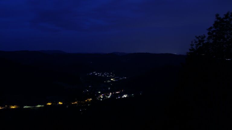 Dieses Bild zeigt eine Webcam-Aufnahme vom Achertal, aufgenommen am Dienstag, den 16.06.2026 um 04:10 Uhr. Die Temperatur betrug 16.6°C.