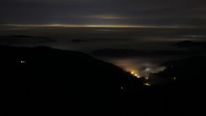 Dieses Bild zeigt eine Webcam-Aufnahme vom Achertal, aufgenommen am Montag, den 22.12.2025 um 01:30 Uhr. Die Temperatur betrug 8.1°C.