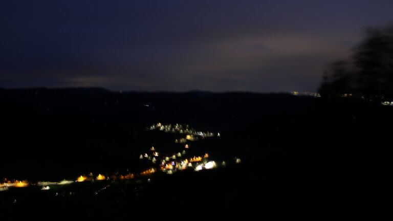 Dieses Bild zeigt eine Webcam-Aufnahme vom Achertal, aufgenommen am Freitag, den 23.10.2026 um 07:10 Uhr. Die Temperatur betrug 9.9°C.