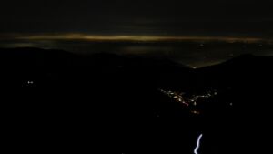 Dieses Bild zeigt eine Webcam-Aufnahme vom Achertal, aufgenommen am Donnerstag, den 05.02.2026 um 21:00 Uhr. Die Temperatur betrug 2.2°C.