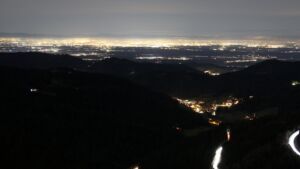 Dieses Bild zeigt eine Webcam-Aufnahme vom Achertal, aufgenommen am Samstag, den 29.11.2025 um 18:30 Uhr. Die Temperatur betrug 6.5°C.