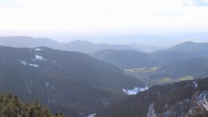 Dieses Bild zeigt eine Webcam-Aufnahme vom Achertal, aufgenommen am Mittwoch, den 01.04.2026 um 18:00 Uhr. Die Temperatur betrug 2.6°C.