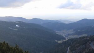 Dieses Bild zeigt eine Webcam-Aufnahme vom Achertal, aufgenommen am Samstag, den 07.02.2026 um 15:50 Uhr. Die Temperatur betrug 8.9°C.