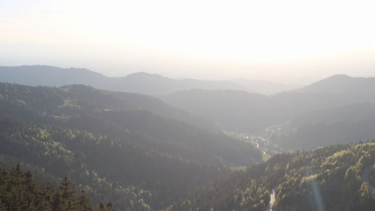 Dieses Bild zeigt eine Webcam-Aufnahme vom Achertal, aufgenommen am Samstag, den 25.04.2026 um 19:40 Uhr. Die Temperatur betrug 13.4°C.