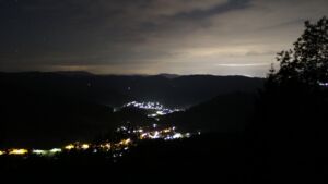 Dieses Bild zeigt eine Webcam-Aufnahme vom Achertal, aufgenommen am Samstag, den 16.05.2026 um 01:00 Uhr. Die Temperatur betrug 3.9°C.