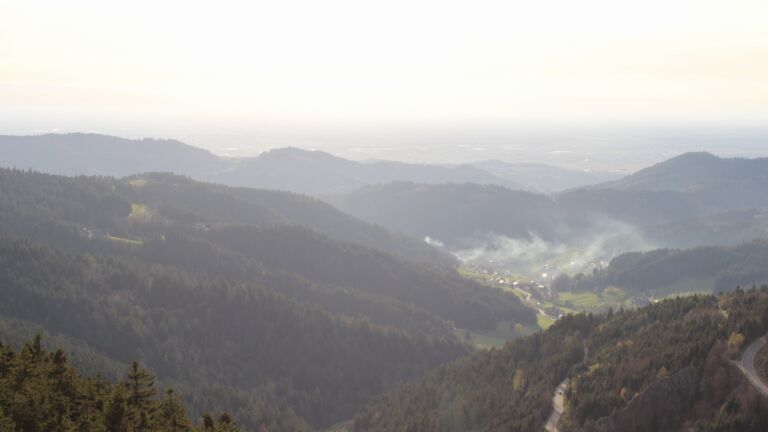 Dieses Bild zeigt eine Webcam-Aufnahme vom Achertal, aufgenommen am Donnerstag, den 09.04.2026 um 19:00 Uhr. Die Temperatur betrug 14.2°C.