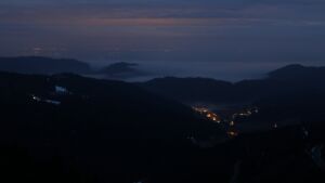 Dieses Bild zeigt eine Webcam-Aufnahme vom Achertal, aufgenommen am Sonntag, den 01.02.2026 um 07:10 Uhr. Die Temperatur betrug 2.5°C.