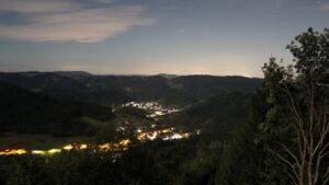 Dieses Bild zeigt eine Webcam-Aufnahme vom Achertal, aufgenommen am Donnerstag, den 03.09.2026 um 01:30 Uhr. Die Temperatur betrug 15.7°C.