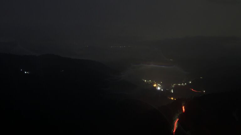 Dieses Bild zeigt eine Webcam-Aufnahme vom Achertal, aufgenommen am Samstag, den 26.07.2025 um 22:30 Uhr. Die Temperatur betrug 12.7°C.