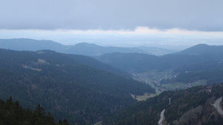 Dieses Bild zeigt eine Webcam-Aufnahme vom Achertal, aufgenommen am Sonntag, den 01.03.2026 um 07:50 Uhr. Die Temperatur betrug 3.2°C.