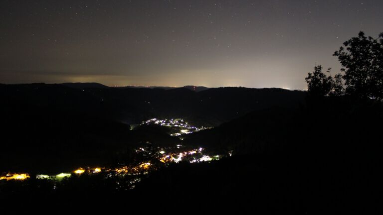 Dieses Bild zeigt eine Webcam-Aufnahme vom Achertal, aufgenommen am Samstag, den 12.09.2026 um 00:30 Uhr. Die Temperatur betrug 14.8°C.