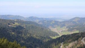 Dieses Bild zeigt eine Webcam-Aufnahme vom Achertal, aufgenommen am Samstag, den 18.04.2026 um 11:10 Uhr. Die Temperatur betrug 13.9°C.