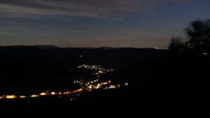 Dieses Bild zeigt eine Webcam-Aufnahme vom Achertal, aufgenommen am Sonntag, den 23.08.2026 um 21:40 Uhr. Die Temperatur betrug 15.4°C.