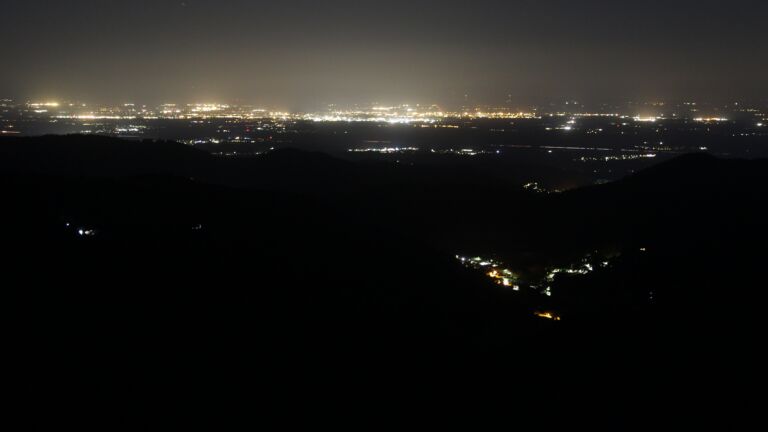 Dieses Bild zeigt eine Webcam-Aufnahme vom Achertal, aufgenommen am Dienstag, den 24.06.2025 um 02:30 Uhr. Die Temperatur betrug 12.6°C.