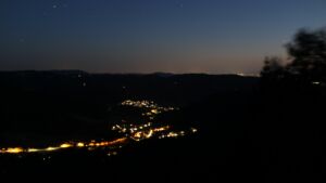 Dieses Bild zeigt eine Webcam-Aufnahme vom Achertal, aufgenommen am Mittwoch, den 12.08.2026 um 22:00 Uhr. Die Temperatur betrug 24.3°C.