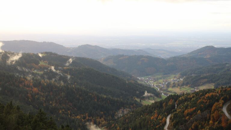 Dieses Bild zeigt eine Webcam-Aufnahme vom Achertal, aufgenommen am Dienstag, den 21.10.2025 um 17:40 Uhr. Die Temperatur betrug 9.2°C.