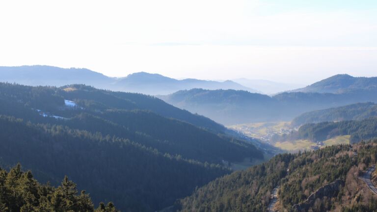 Dieses Bild zeigt eine Webcam-Aufnahme vom Achertal, aufgenommen am Donnerstag, den 05.02.2026 um 16:00 Uhr. Die Temperatur betrug 5.9°C.